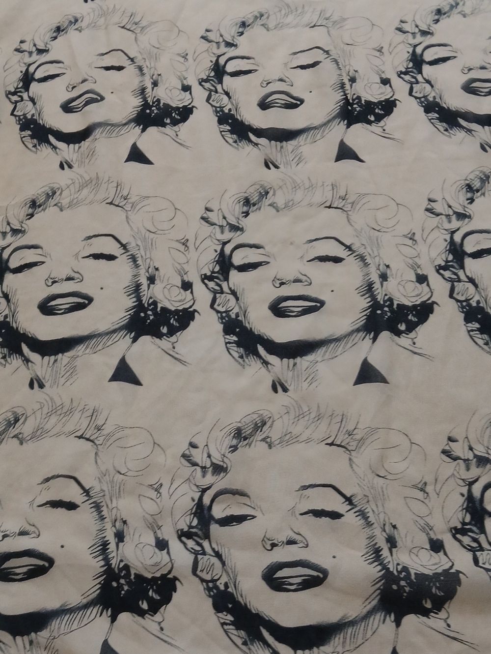 Marilyn Monroe Scarf - Picture 5 of 10